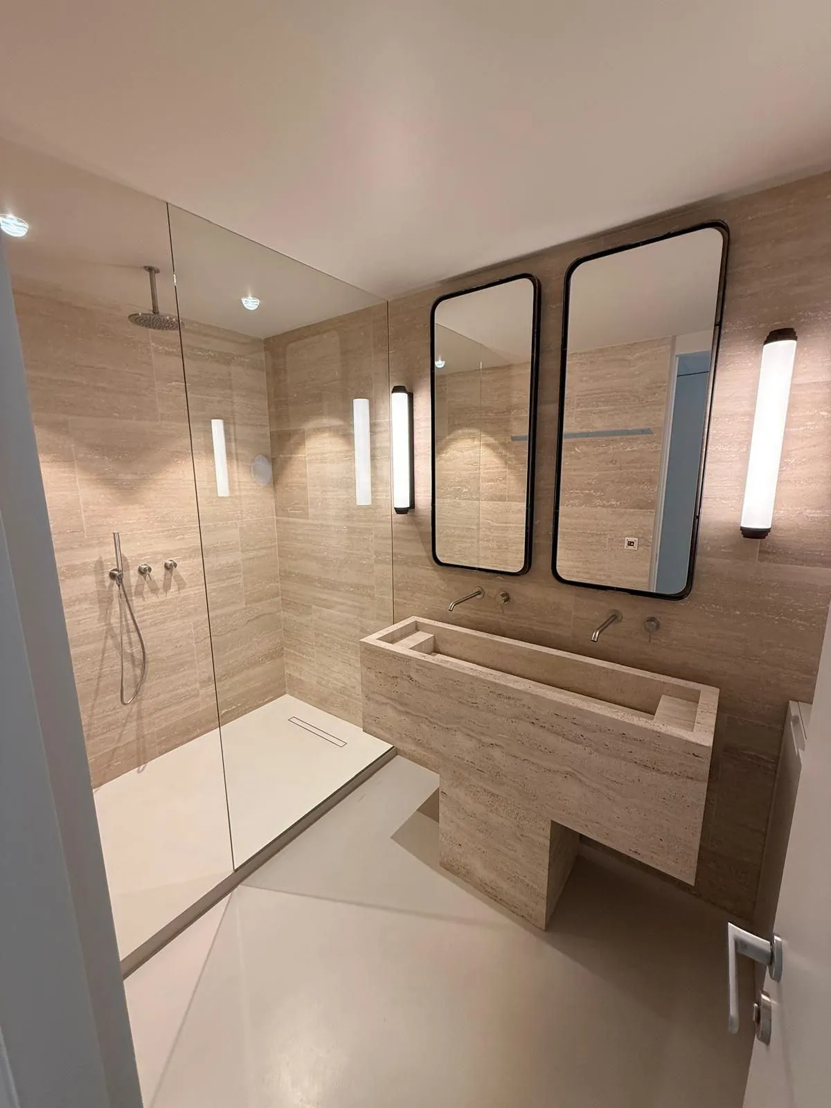 Deux chambres et deux salles de bains